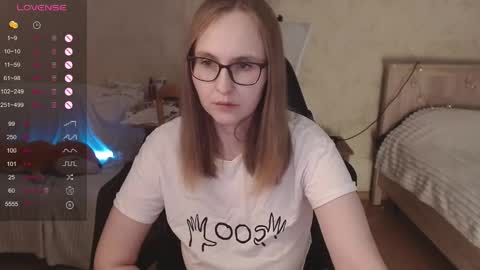 Snapshot of love_agatha chatting on October 5, 5:06 am Agatha online show from October 5, 5:06 am