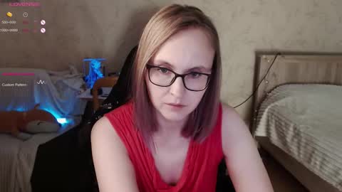 Snapshot of love_agatha chatting on October 13, 5:07 am Agatha online show from October 13, 5:07 am