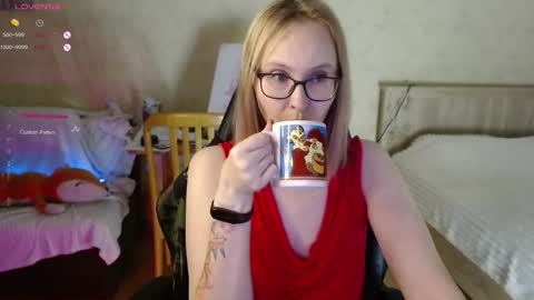 Snapshot of love_agatha chatting on October 25, 5:26 am Agatha online show from October 25, 5:26 am