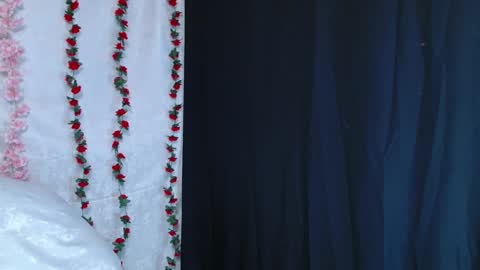 Snapshot of love_bella_ chatting on December 12, 12:55 pm love bella online show from December 12, 12:55 pm