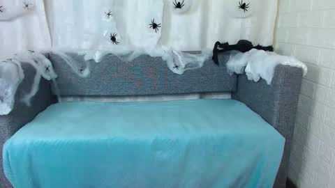 Snapshot of love_bella_ chatting on October 7, 12:30 am love bella online show from October 7, 12:30 am