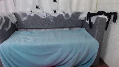 Snapshot of love_bella_ chatting on October 8, 12:52 am love bella online show from October 8, 12:52 am