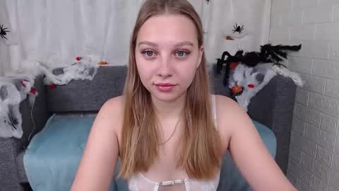 Snapshot of love_bella_ chatting on October 27, 12:36 am love bella online show from October 27, 12:36 am