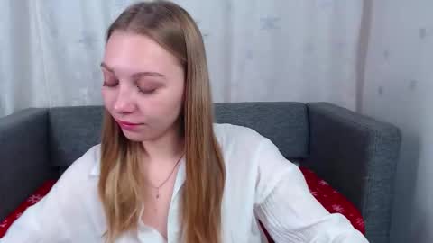 Snapshot of love_bella_ chatting on December 2, 12:16 am love bella online show from December 2, 12:16 am