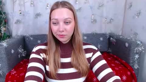 Snapshot of love_bella_ chatting on December 15, 12:26 am love bella online show from December 15, 12:26 am