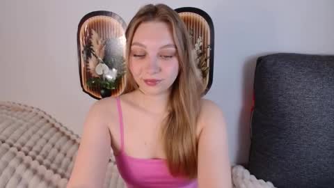 love bella  online show from April 21, 12:12 am