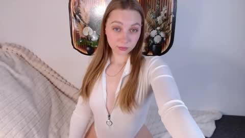 love bella  online show from April 24, 12:13 am