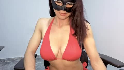 Snapshot of love_gatubela chatting on May 21, 8:16 pm Nina online show from May 21, 8:16 pm