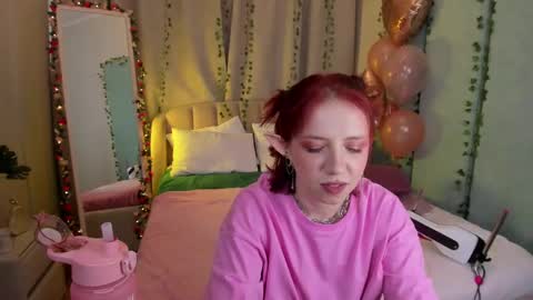 Snapshot of love_is_lola chatting on February 27, 4:20 am Lola online show from February 27, 4:20 am