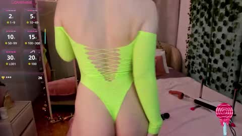 Snapshot of love_is_lola chatting on September 20, 12:22 am Lola online show from September 20, 12:22 am