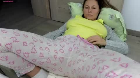 jessmy pleasure is in your hands s online show from December 15, 7:53 pm