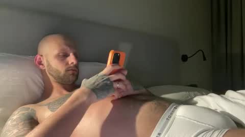 Snapshot of love_kinky_fetishes chatting on April 6, 8:21 pm love_kinky_fetishes online show from April 6, 8:21 pm