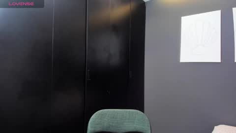 Kristen LoveBerry online show from April 22, 11:28 pm