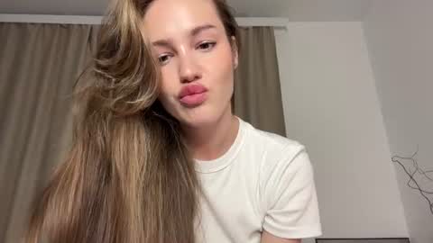 Snapshot of love_machine_ chatting on July 23, 9:35 pm Sofi online show from July 23, 9:35 pm