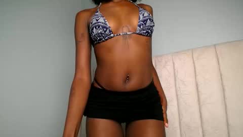 Snapshot of love_miah chatting on October 2, 10:06 pm Miah online show from October 2, 10:06 pm