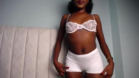 Snapshot of love_miah chatting on October 14, 2:51 pm Miah online show from October 14, 2:51 pm