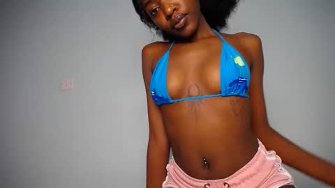 Snapshot of love_miah chatting on October 23, 10:08 pm Miah online show from October 23, 10:08 pm