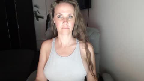 Snapshot of love_on_ chatting on September 14, 1:27 am LoVe On online show from September 14, 1:27 am