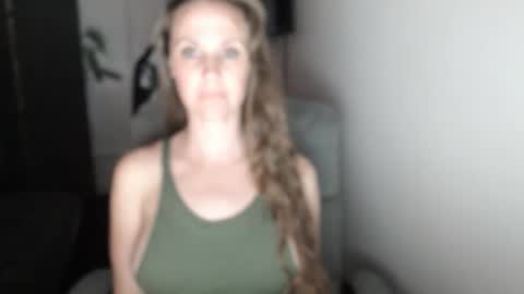 Snapshot of love_on_ chatting on November 12, 2:39 pm LoVe On online show from November 12, 2:39 pm