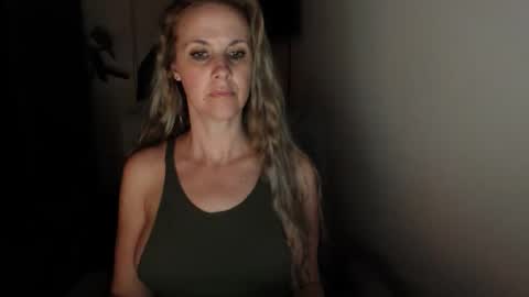 Snapshot of love_on_ chatting on November 27, 12:29 pm LoVe On online show from November 27, 12:29 pm