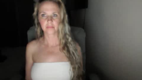 LoVe On  online show from April 22, 10:06 am