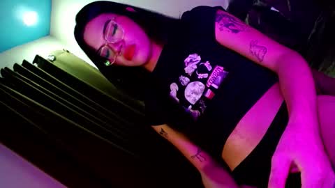 Snapshot of love_seren chatting on October 31, 11:00 am Seren online show from October 31, 11:00 am