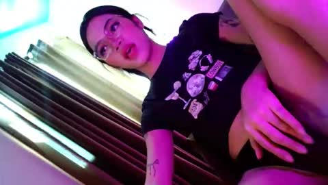 Snapshot of love_seren chatting on November 5, 4:45 am Seren online show from November 5, 4:45 am