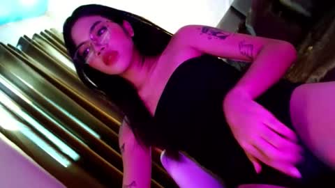 Snapshot of love_seren chatting on November 13, 5:28 am Seren online show from November 13, 5:28 am