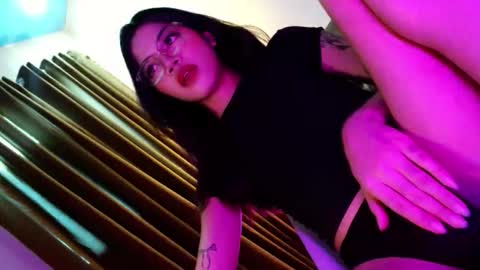 Snapshot of love_seren chatting on November 18, 7:13 am Seren online show from November 18, 7:13 am