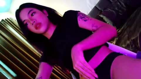 Snapshot of love_seren chatting on November 21, 6:01 am Seren online show from November 21, 6:01 am