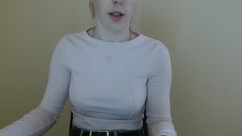 Vivian online show from April 21, 11:49 am