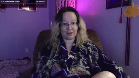 Snapshot of love_you_julia chatting on September 24, 3:32 am love_you_julia online show from September 24, 3:32 am