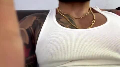 Snapshot of loveathickbitch chatting on October 29, 5:25 pm loveathickbitch online show from October 29, 5:25 pm