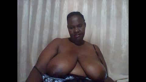 Snapshot of lovebigmelon chatting on February 23, 3:29 pm Lynn online show from February 23, 3:29 pm