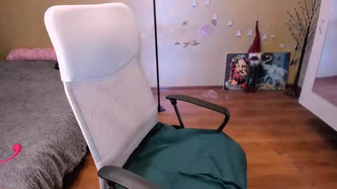 cat-girl online show from March 3, 1:42 pm