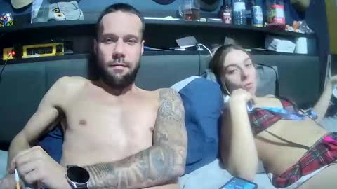 Snapshot of lovecoupleqc chatting on November 9, 7:28 am lovecoupleqc online show from November 9, 7:28 am