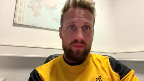 lovefuesse online show from September 22, 7:43 am