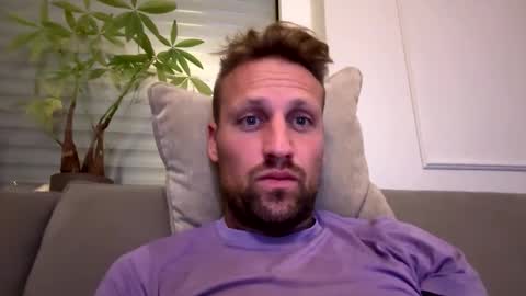 lovefuesse online show from October 27, 8:02 pm