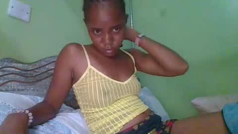 lovegal335 online show from December 18, 9:32 pm