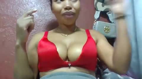 Snapshot of loveinlife750427 chatting on April 26, 6:00 am loveinlife750427 online show from April 26, 6:00 am