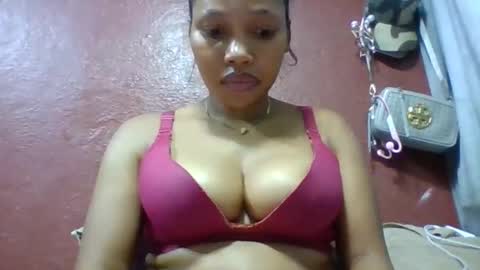 Snapshot of loveinlife750427 chatting on May 6, 6:24 pm loveinlife750427 online show from May 6, 6:24 pm