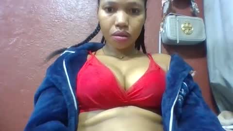 Snapshot of loveinlife750427 chatting on May 23, 2:39 am loveinlife750427 online show from May 23, 2:39 am