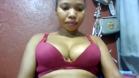 Snapshot of loveinlife750427 chatting on May 28, 3:04 am loveinlife750427 online show from May 28, 3:04 am