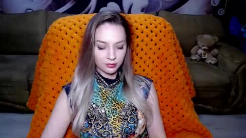 Snapshot of lovellymalina chatting on December 15, 7:10 pm private open online show from December 15, 7:10 pm