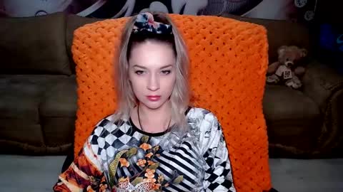 Snapshot of lovellymalina chatting on February 3, 6:17 pm private open online show from February 3, 6:17 pm