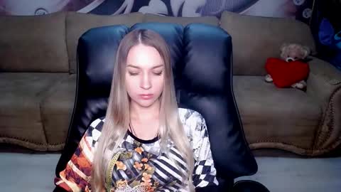 Snapshot of lovellymalina chatting on November 10, 5:56 pm private open online show from November 10, 5:56 pm