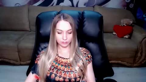 Snapshot of lovellymalina chatting on November 14, 2:05 pm private open online show from November 14, 2:05 pm