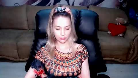 Snapshot of lovellymalina chatting on December 2, 6:25 pm private open online show from December 2, 6:25 pm