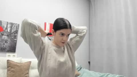 lovely__audrey online show from December 2, 8:08 am