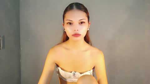 Snapshot of lovely_darlingx chatting on June 9, 1:28 am Precious . online show from June 9, 1:28 am